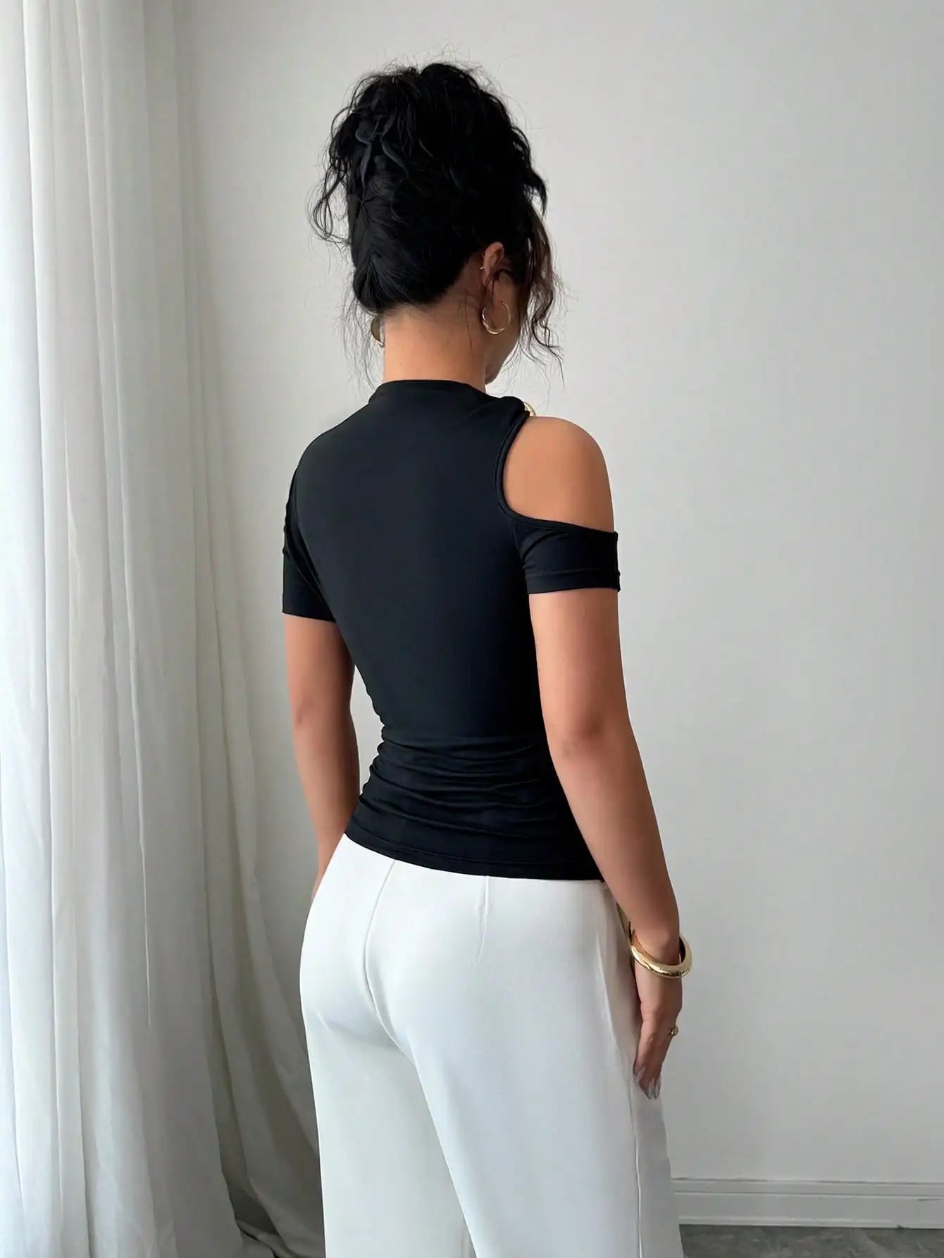 New trendy, elegant and versatile women's off-shoulder T-shirt Solmar