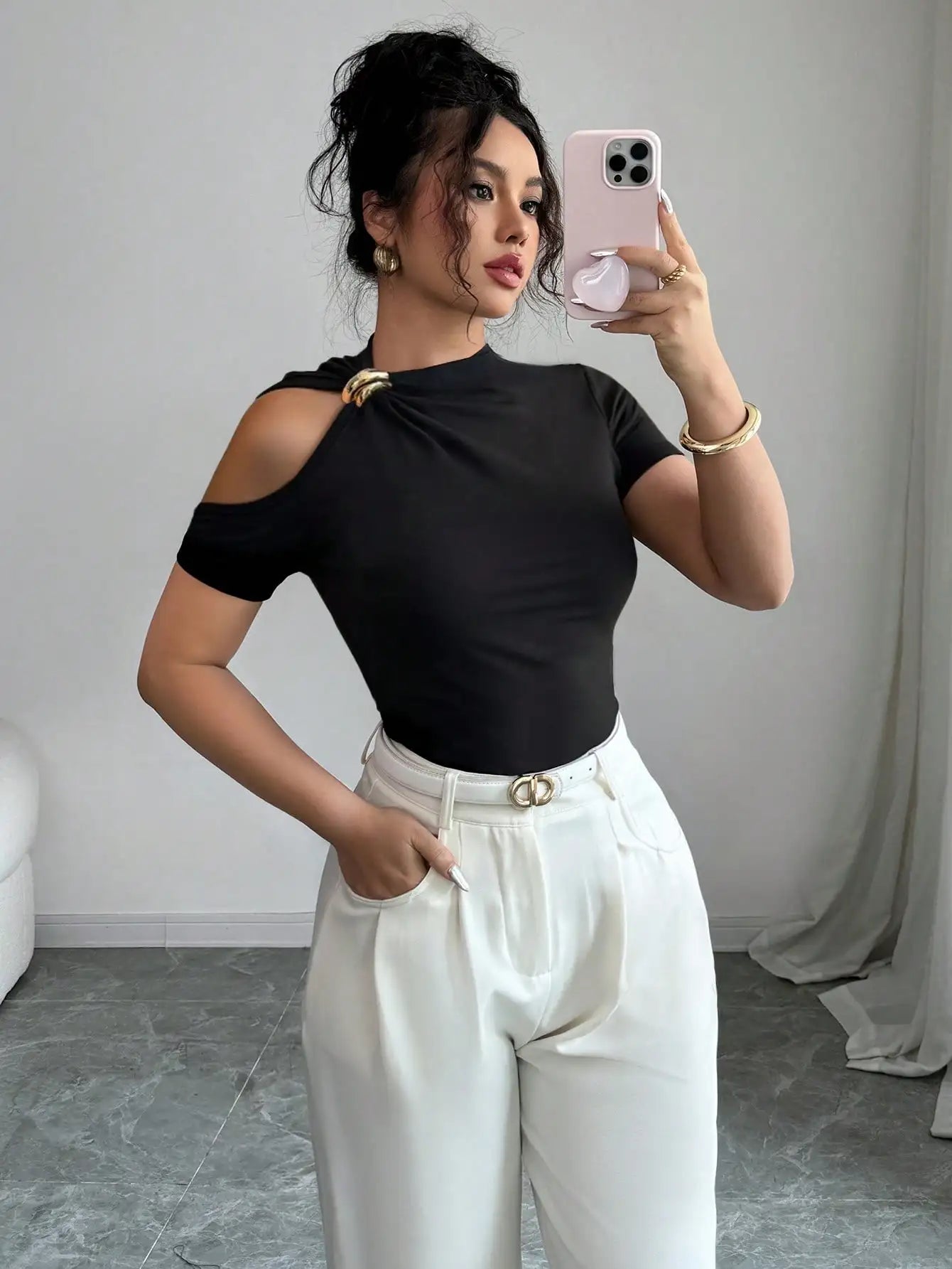 New trendy, elegant and versatile women's off-shoulder T-shirt Solmar