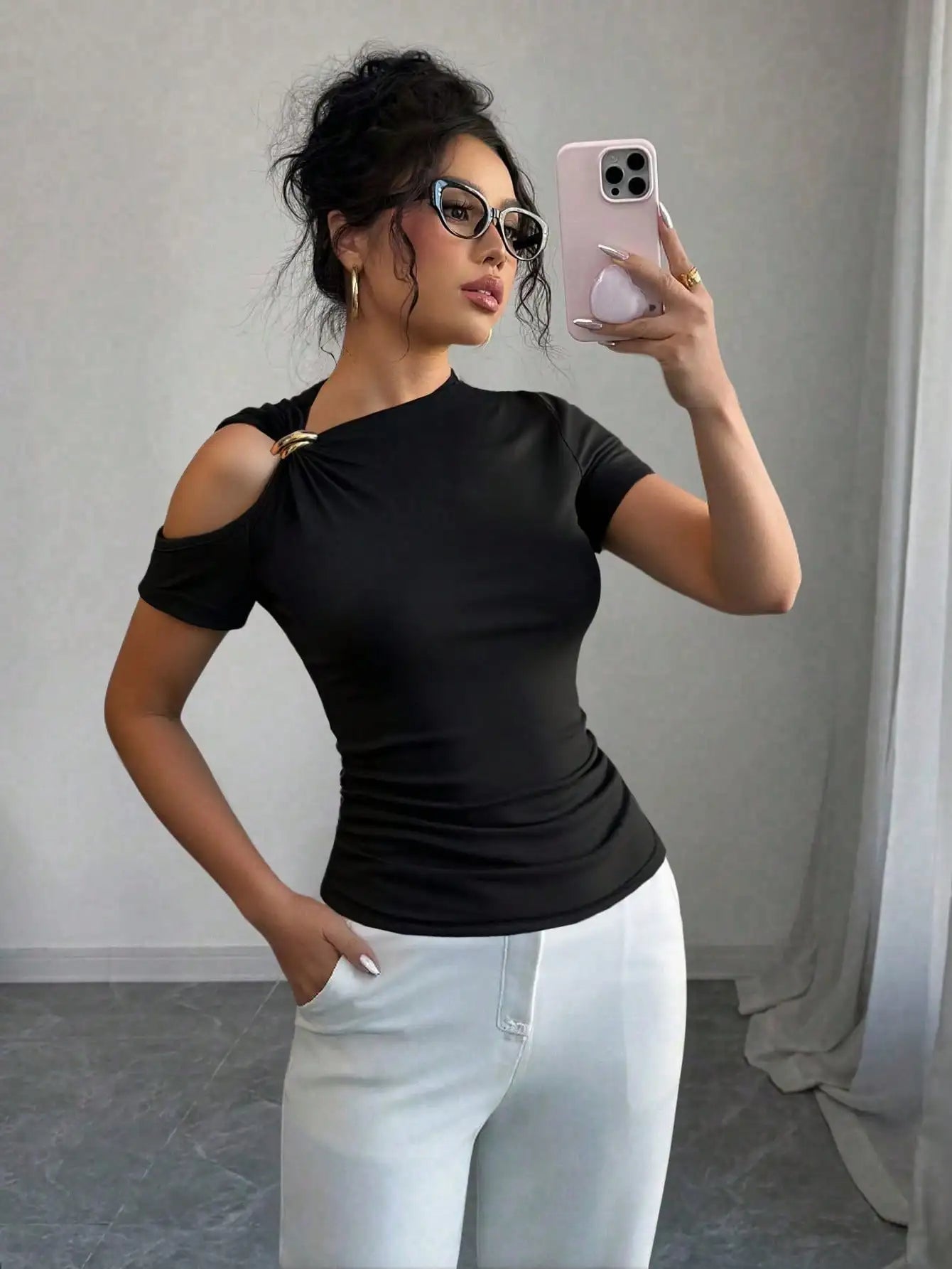New trendy, elegant and versatile women's off-shoulder T-shirt Solmar